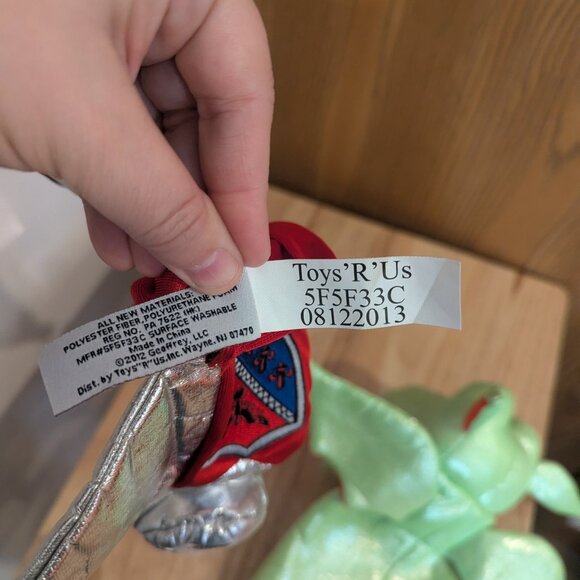 FAO Schwarz Toys R Us Fairytale Knight & Dragon Hand Puppets - Picture 5 of 6